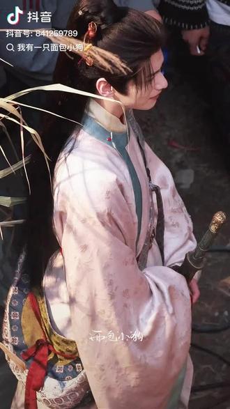 轩哥,主打一个反差,抽象得没边儿了,😄😄
话说回来,谁欺负咱们周槐了,哭成这样!😭😭😭#碧血蝉 #徐振轩 #周槐 #小山神英磊 #柳随风