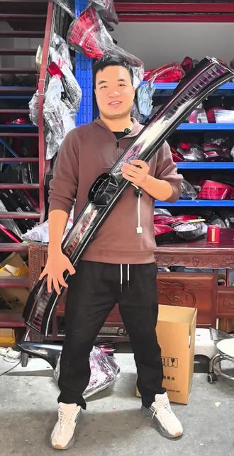 广汽传祺e8尾灯,给粉丝安排#尾灯 #埃安 #埃安e8 #埃安 #原厂拆车