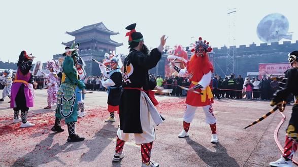 很少用震撼来形容这里!年味拉满#当潮汕英歌舞遇上关中社火 #白鹿原影视城2026新春民俗节 #春节福气好去处 #南北非遗世纪对决 #我的新春旅行第一站