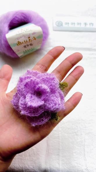 春日系列||梦幻紫山茶花钩织教程|温柔又浪漫~ 🧶:@苏苏姐家官方旗舰店 南非幼马海
🎨:05丁香/14青苔
🪡:3.0mm
#爱生活爱编织 #钩针教程 #毛线钩织 #花朵钩织教程 #新手钩织