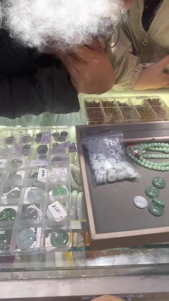 平安扣红花仙草手绳
#平安扣#手绳#潮汕特色#红花仙草#翡翠