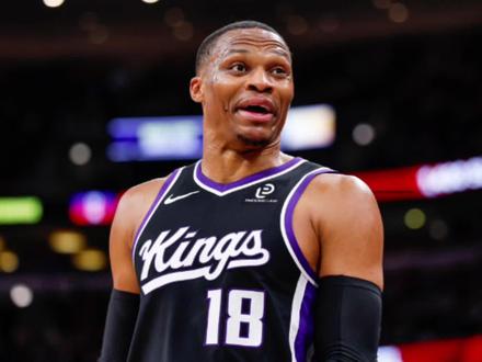 这威少真遭人烦,300万的合同非要干着3000万的活,让人特么分不清谁才是国王的老大。#国王队 #威少 #掘金 #约基奇