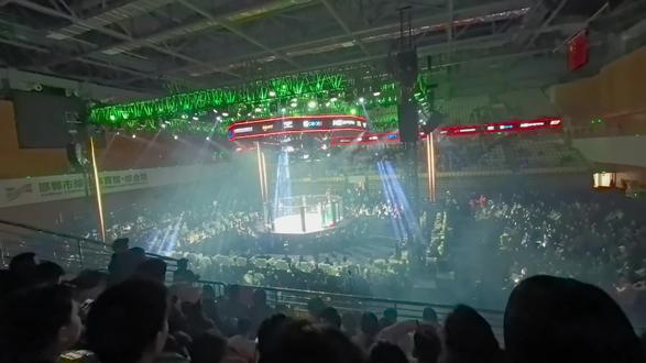 张伟丽BTF为战而生综合格斗冠军🥇赛
现场视频片段:舞蹈《邯郸学步》+开场灯光秀#场面壮观 #张伟丽现场#激动 #现场直击