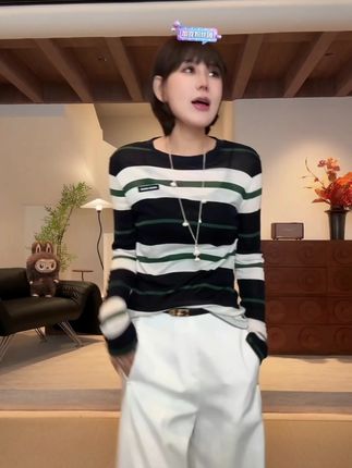 #无限回购的宝藏单品 #爱了爱了 #我又心动了 #气质范 #与众不同 初秋天丝羊绒条纹衫