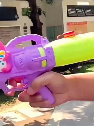 #卡通公仔#双喷头水枪 #打水仗神器 #公仔玩具 #公仔水枪