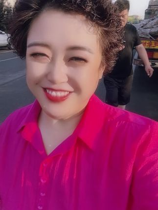 生活中最美的样子大概就是,脸上有微笑,心中有阳光,眼里有风景,愿你抬头所见皆是温柔,活成自己喜欢得样子