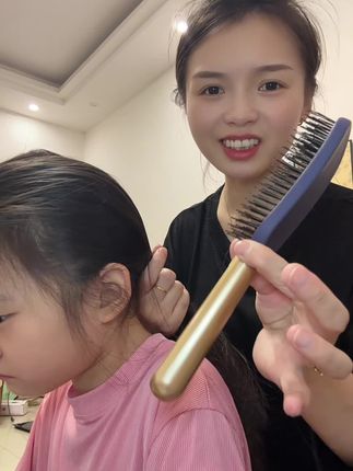 闺女以前一梳头就哇哇大叫,不是不爱梳,后来才知道是梳子没选对😂😂#梳子 #顺发梳