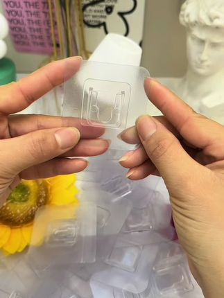 有了这款子母扣,像我家里的遥控器纸巾盒,我都用它固定的墙面上