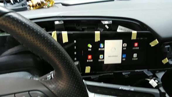 长安UNI-T中控屏上半部分触摸不了