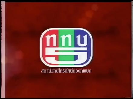 #pongnawat#pong#爱恨情仇#帅哥#泰剧推荐 这部泰剧《爱恨情仇》是pong哥早期主演的经典复仇剧集,剧情围绕着男主和仇家三姐妹之间的爱恨情仇纠葛展开,pong哥在这部剧中的“撩妹”功夫堪称一流,那堪比蜜糖的甜言蜜语,迷人魅惑的眼神,极具诱惑力堪称衣架子的模特身材,怎能让人不沦陷。pong哥在拍摄这部剧中刚出道不久,演技却已相当精湛出色,pong哥刚出道便在泰剧《凤凰血》中担任男二,他出演的几十部剧集中几乎都是男主可见电视台对他的重视,而pong哥也不负众望拿下了一个又一个重量级的奖项。
这部剧我反复看了三遍,因为之前有不少粉丝询问这部剧在哪里可以观看找不到资源,故分享给大家。为了提高粉丝们的观看体验,特对画质做了高清处理,今天是第一集,欢迎收看。