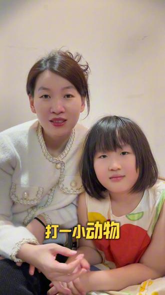 #这也能开播 小红小黑小白三个人一起去搭车,谁会晕车#亲情 #母女日常 #百科知识 #常铭妹妹