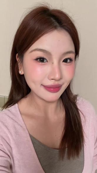 普通人跟着韩剧学化妆被粉嫩妆容硬控啦~
#爱情怎么翻译 #韩剧妆容 #水光肌 #韩系妆容 #春日妆容