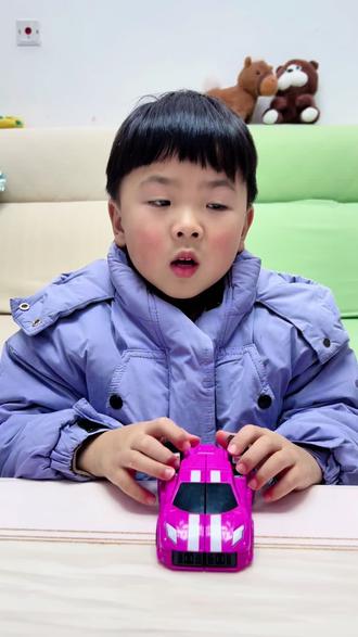 第九集8 四岁小孩教你玩玩具啦 给你家小孩点赞收藏吧 一起学习吧#迷你特工队x #露茜 #谁教的娃这么优秀😀 #抖爸爸宠我 #抖爸爸我要上热门