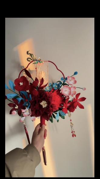 扭扭棒团扇教程
也是拖了这么久才给你们录教程,久等咯
我做的这个团扇拍出来的效果挺好看的,而且也很特别。其它的花也是这样做的,你们可以去找一些自己喜欢的花做。在组装成团扇的时候我还有好多胶枪和胶棒,在这个视频里我没有使用,你们可以根据自己的情况使用。☺️
#手工diy制作 #我的手工作品 #扭扭棒的100种玩法 #扭扭棒教程#团扇教程