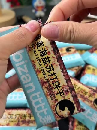 这黑麦海盐苏打饼干也太好吃啦!#来过来尝尝这个 #零食推荐 #饼干 #苏打饼干 #零食