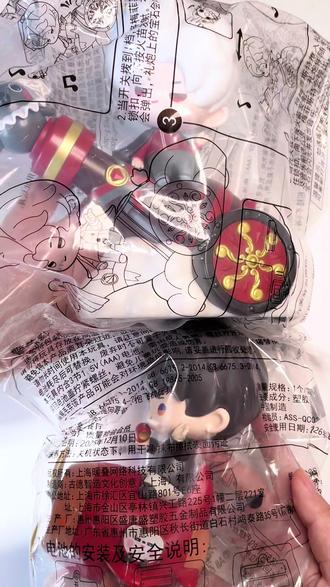 KFC与恋与深空联名玩具开箱
#恋与深空 #秦彻 #夏以昼 #KFC联名 #周边