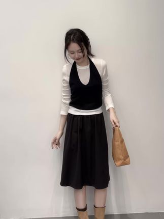 #秋季日常实用穿搭思路分享 #晒晒我的秋日穿搭 #早秋黑白灰穿搭测评 #解锁秋季一周色彩灵感穿搭 #早秋穿搭显贵法则