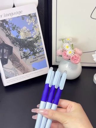 推荐晨光的新款三角橡皮擦,三角形的设计方便孩子抓握,尖尖角擦偏旁部首非常精准,大面积擦拭也特别干净,碎渣碎屑少#好物推荐🔥 #学生党必备