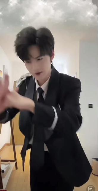 抽象的洛少上线拜年了 @001-一洛🦖 @AI瑶瑶• 银河系001|团队招优PGY #001二月直播日记 #银河系