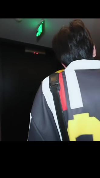 小羊生气气~,左千哄不好啦😝
#奇文#左奇函 #杨博文 #TF家族四代 #物料#片段