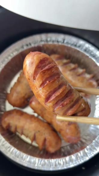 这个烤肠你知道有多好吃吗?我回购了n次,没有怪味,香香的,全家都爱#空气炸锅美食 #火山石烤肠 #懒人美食 #烤肠 #太香啦