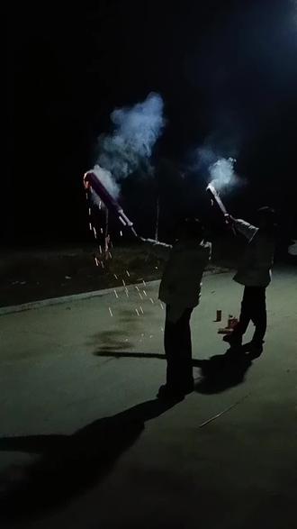 放加特林烟花🎆,一家人开心到飞起!方言烟火气🗣️,小吃勾旧忆🥢,美如老电影🎞️~
#家乡美景 #童年回忆 #放加特林 #团圆开心 #治愈系