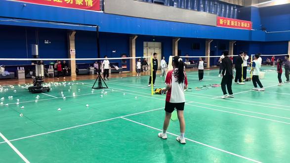 银川市 亲水体育中心 中考体育羽毛球项目的流程演示,含模拟测试和中考专项培训 。 #银川中考 #羽毛球培训 #羽毛球教学