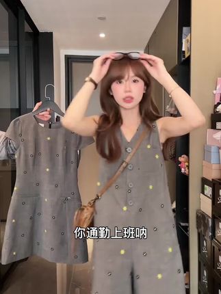 💫【经典不过时·品质之选】💫,从40岁穿到60岁都不过时的连体裤!🌟 立体剪裁修饰身材,开扣设计方便实用~精选高品质棉麻,透气不闷汗!搭配丝巾优雅知性,配草帽休闲度假,一件满足多种场合需求,熟龄女性的衣橱必备!🌈 ,🌺#恋夏穿搭谁穿谁好看 #简约大气 #女生夏日约会穿搭合集,👒#质量杠杠的好 #优雅不过时 ,🎯适用人群:40-55岁 | 气质女性 | 旅行达人 | 追求经典单品的品质女性