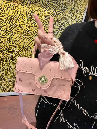 好朋友,如果我艾特你,你也会给我做这个超可爱的兔兔包包的对叭~ #手工DIY #包包#手工包包 #手工diy