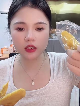 这个焗小二家盐焗鸡翅,真的太太太好吃了,正宗盐焗味道,一点也不腥,特别入味!#快来一起尝个鲜 #追剧必备 #盐焗鸡翅 #好吃不贵经济实惠 #好吃到爆