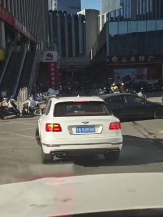 齐鲁大地天花板这一块/.#宾利 #宾利添越 #豹子号 #刀枪炮 #好车配好牌