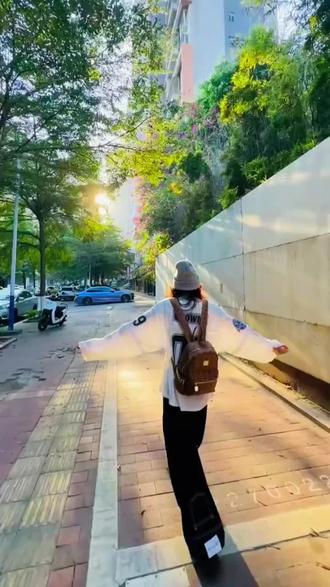 美式高街设计感反穿倒装马毛牛仔裤子女辣妹复古做旧个性拖地长裤