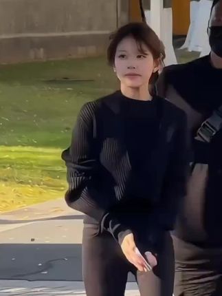 #上热门 #网红发饰 #美出高级感 #美出高级感 赵露丝同款鸡毛丸子时尚发圈