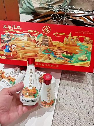五粮液出品,文创小酒版,丝路花雨,纯粮酿造。#五粮液#纯粮酒#口粮酒