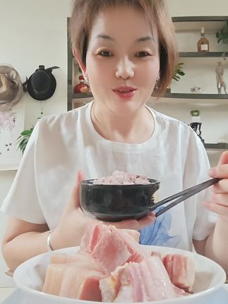 #大口吃肉的感觉真好 #风干五花咸肉#口感非常好 #舌尖美味