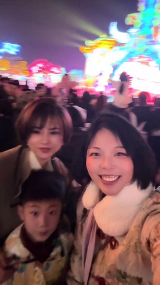 自贡灯会讲解员兼职工作 大年初一最多人的一天 看到会飞的鲲 哇哇哇~~~#自贡灯会#中华彩灯大世界 #工作日常记录 #寻找灯会里的中式浪漫