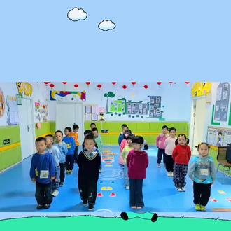 传承传统养生智慧,玩转趣味健康律动
幼儿园特色健康课程——欢乐拍八虚来啦!✌✌✌
以轻柔拍打,疏通身体八虚部位,放松筋骨、舒缓情绪、增强活力。伴着欢快节奏,在游戏中舒展身心。❤在律动里强健体魄,学会爱护自己。简单安全、轻松有趣。让宝贝元气满满,健康快乐成长💪