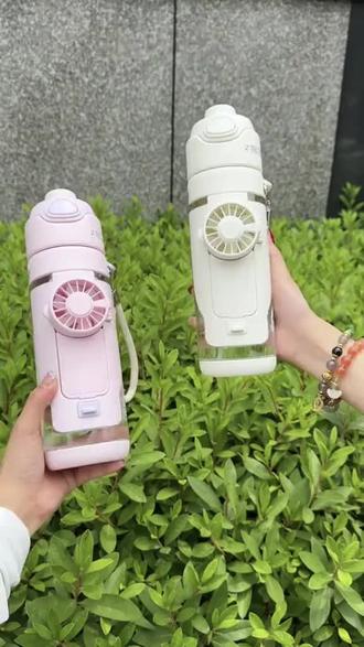 喷雾风扇水杯女2026夏季新款高颜值降温运动水壶学生专用喷水杯子#携带方便 #一杯多用夏天带出门是不错选择可以渴了喝水热吹风