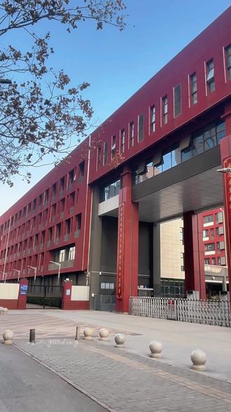 你知道西安市三十三中学吗?1943年建校,是未央区最早的公办中学, 2017年迁址阿房四路更名沣东二中#西安三十三中学#西安学校课程录制#沣东二中#课堂实录拍摄#上门拍摄录制精品课
