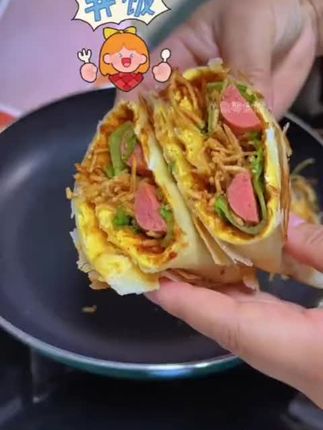 小馋猫速来!会“藏蛋”的软嫩饼饼,娃一口就爱上。@抖加🔥上热门🔥dou+🔥热点宝 @抖音创作小助手 @抖音电商经营指南 #美食 #解馋 #好吃 #带货达人 #零食
