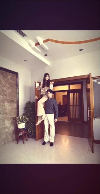 我的姐姐我来扛 #弟弟抗姐姐在肩上