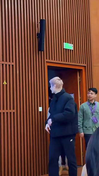 即将开赛!2026年亚洲羽毛球锦标赛对阵签表出炉!男单:石宇奇、李诗沣
女单:王祉怡、陈雨菲、
男双:梁伟铿/王昶、陈柏阳/刘毅
女双:刘圣书/谭宁、贾一凡/张殊贤等等!国羽全主力宁波冲冠,于4月7-12日来现场为他们加油! #羽毛球亚锦赛#陈雨菲#王昶#梁伟铿#石宇奇