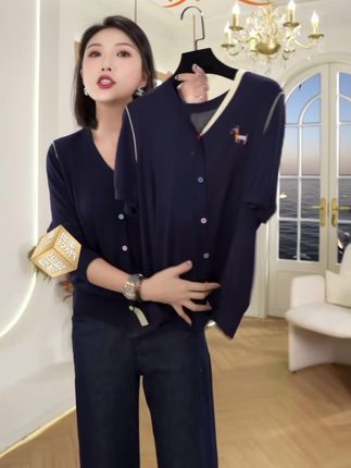 川禾织衣 早秋撞色刺绣小马彩虹扣V领套头100%兰精天丝长袖针织衫#谁穿谁好看 #修身显瘦 #品质女装