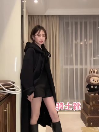 真的穿一辈子都不会过时的一款皮靴,原版开模定制的,巨软脚感巨舒服,可以搭配各种小脚裤短裤,光腿神奇,真的太出片了,姐妹们喜欢的值得等待#皮靴#小众设计感 #时髦精的ootd #精致女人必备