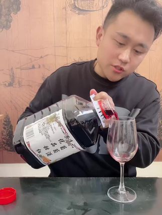 农家自酿葡萄酒原汁原味#葡萄酒 #果酒 #红酒俏佳人 #水果酒 #红酒