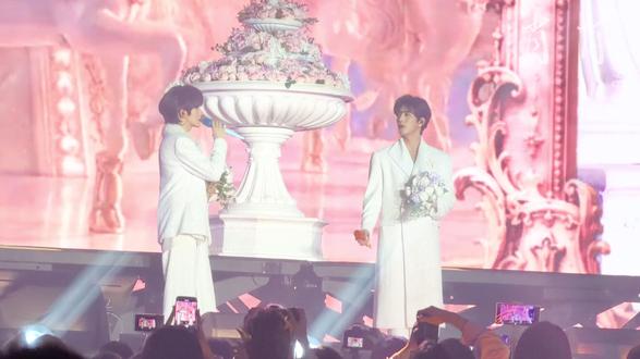 《花的嫁纱》 2026.5.23Desire4曼谷演唱会
#这个世界不能没有演唱会 #舞台互动瞬间 #演唱会限定记忆 #嗨嗨 #星有千千杰
