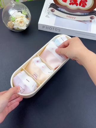#dou上热门 给孩子买的内裤到了,它是这种可爱的风格,孩子喜欢的不得了。它不仅弹力很大,还柔软亲肤,还是无痕设计的,穿起来特别舒服,而且还有可爱的图案,赶紧给家里的宝贝安排上吧!#贴身衣物 #超薄透气 #抗菌内裤 @DOU+小助手