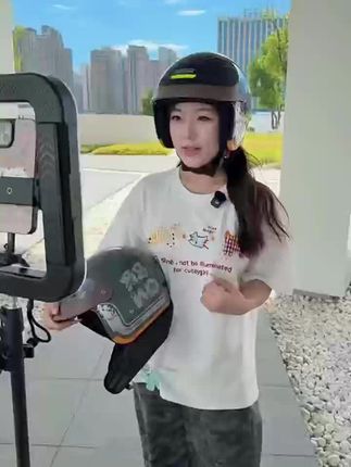 路过…第三视角#安全头盔 #骑行装备 #电动车头盔