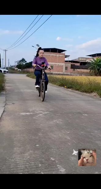 目标:广西壮族自治区
导航理解:去广西撞死四只鸡
破旧单车走乡道,被奇葩导航整破防了🤣#广西壮族自治区撞四只鸡梗 #搞笑导航 #农村骑行日常 #AI #趣味日常