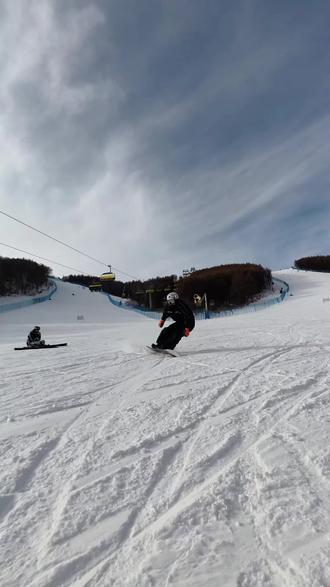 谁懂啊!零基础解锁后刃双技能,推坡不摔落叶飘不慌,雪上小趴菜进阶啦~#这就是飞一般的感觉吧 #滑雪季 #滑雪教学 #零基础